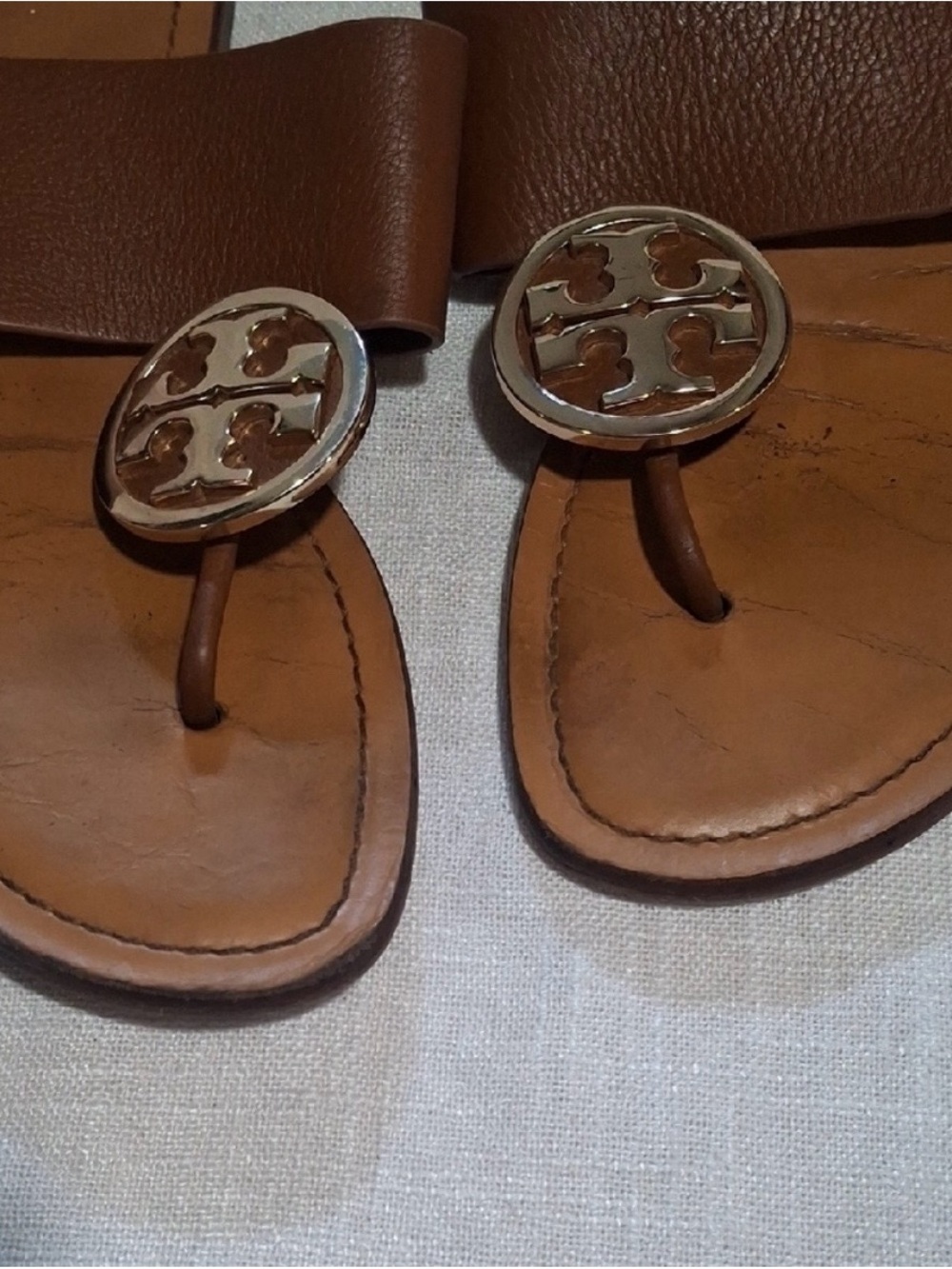 Tory Burch Cognac Leather Slide Sandals with Gold Emblem - Picture 10 of 10